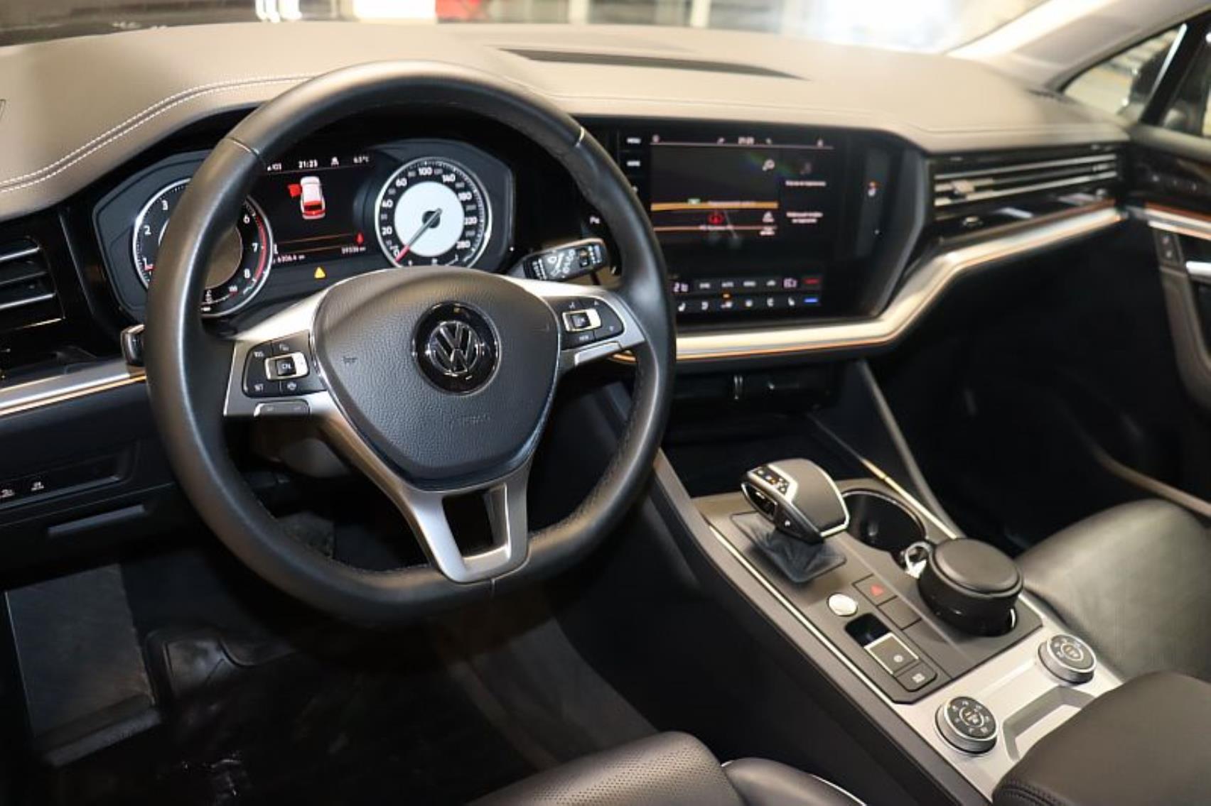 Volkswagen TOUAREG, 2.0 л. AT, 2019